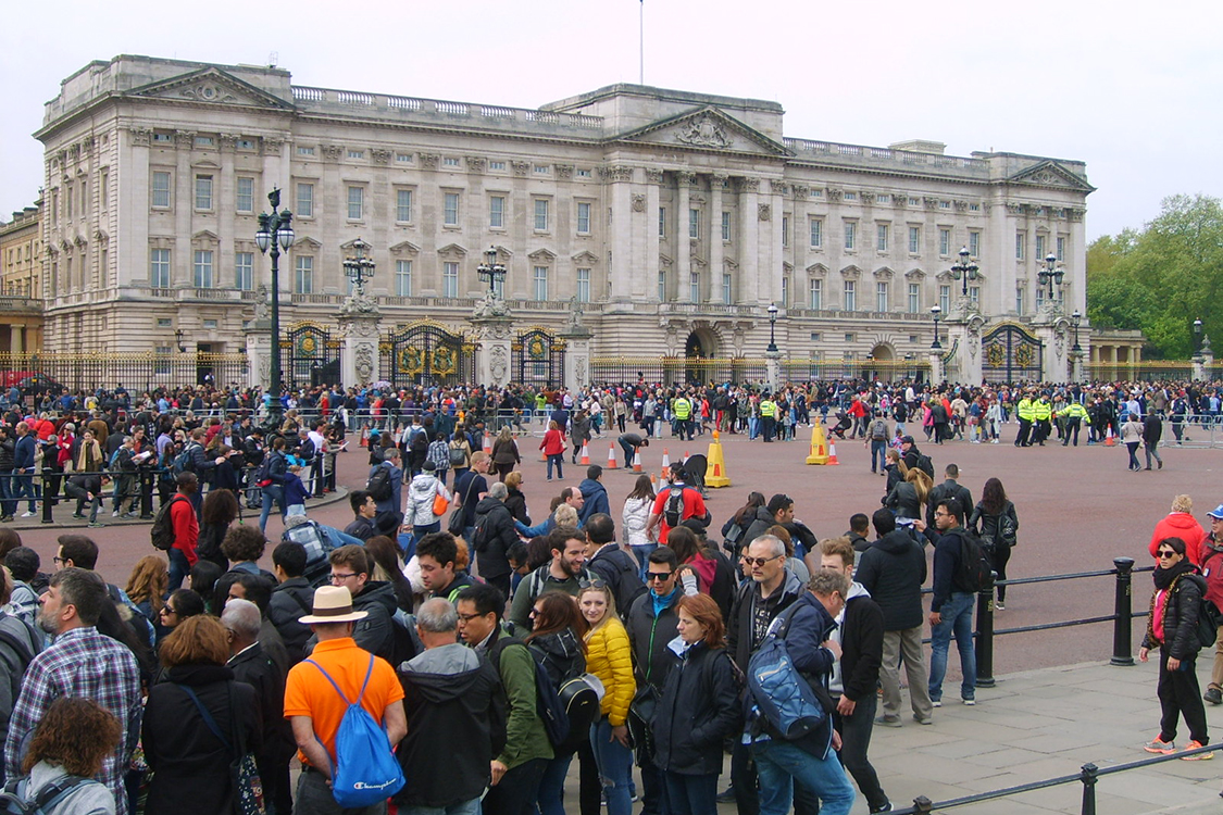 On n'Ã©tait pas vraiment les seuls Ã  avoir eu l'idÃ©e de venir voir la relÃ¨ve Ã  Buckingham !!!